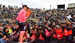 Senyum Lebar Jai Hindley Angkat Tropi Giro dItalia 2022