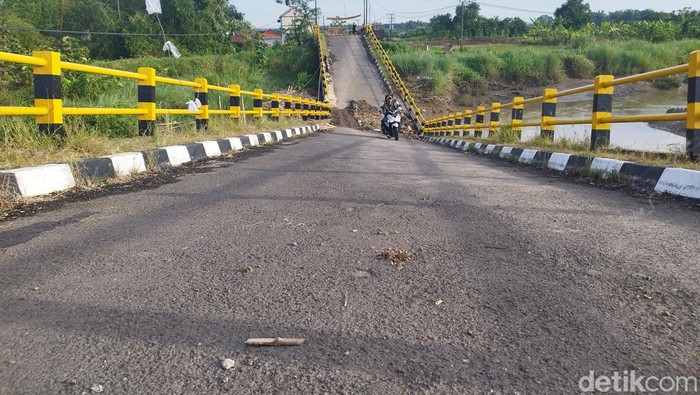Jembatan Kacangan ambruk