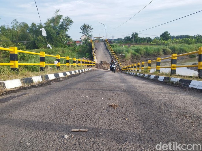 Jembatan Kacangan ambruk