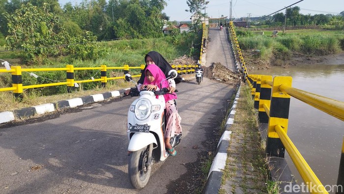 Jembatan Kacangan Gresik