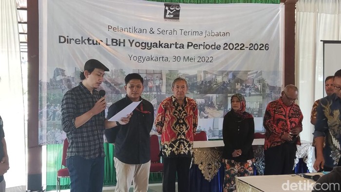 Julian Dwi Prasetya dilantik sebagai Direktur LBH Yogyakarta periode 2022-2026, Senin (30/5/2022).