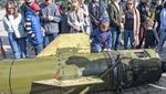 Kala Rudal Rusia Jadi Tontonan Warga Ukraina