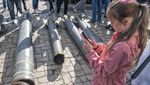 Kala Rudal Rusia Jadi Tontonan Warga Ukraina