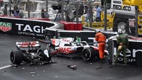 Setelah kecelakaan, balapan dilanjutkan dengan safety car selama tiga lap.  Red flag turut dikibarkan sampai evakuasi dan perbaikan dinding pembatas trek dilakukan.