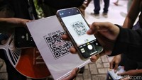 Tak hanya menggunakan Tap Cash BNI saja, selama pertunjukan musik Java Jazz itu juga dapat melakukan transaksi dan pembayaran dengan metode QRIS.