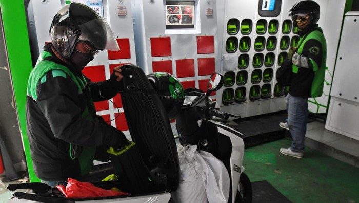 Kendaraan listrik mulai digemari oleh masyarakat. Berdasarkan data Kemenhub per Maret 2022, jumlah kendaraan bermotor listrik berbasis baterai (KBLBB) mencapai 16.060 unit.