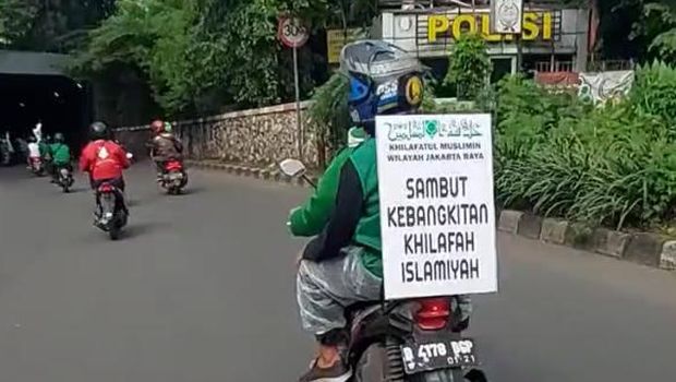 Konvoi motor bawa poster 'Khilafah Islamiyah' di Cawang, Jaktim, viral di media sosial