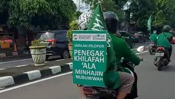 Konvoi motor bawa poster Khilafah Islamiyah di Cawang, Jaktim, viral di media sosial