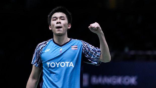 BANGKOK, THAILAND - MAY 09: Kunlavut Vitidsarn of Thailand reacts in the Men's Single match against Anthony Sinisuka Ginting of Indonesia during day two of the BWF Thomas and Uber Cup Finals at Impact Arena on May 09, 2022 in Bangkok, Thailand. (Photo by Shi Tang/Getty Images)