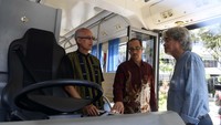 Pengembangan pusat riset dan inovasi di bidang elektrifikasi transportasi antara PENS dan VKTR tersebut akan fokus pada pengembangan komponen telematika dan mekatronika, pergantian mesin bus dan angkot dari mesin bensin menjadi listrik, dan pengembangan teknologi motor listrik.