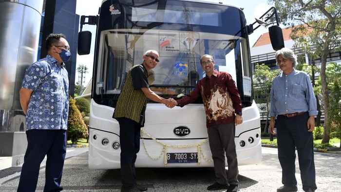 Innovation Lab of Transport Electrification diresmikan di kampus Politeknik Elektronika Negeri Surabaya (PENS). Ini menjadi pusat riset dan inovasi elektrifikasi transportasi.