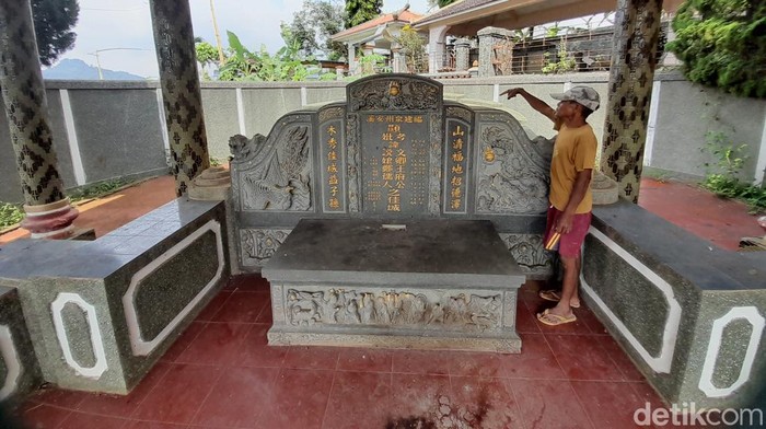 Makam Ong Bungkeng, perintis tahu Sumedang.