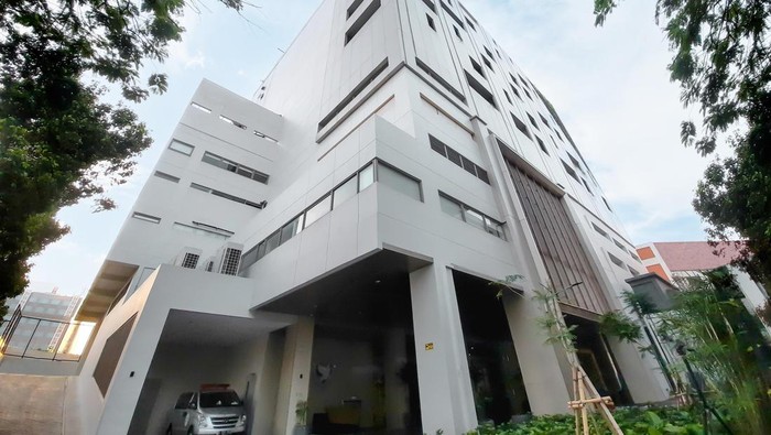 Mengintip Rumah Duka Modern dengan Pelayanan Berkelas Rumah Duka Carolus yang berlokasi di Jalan Salemba Raya, Jakarta Pusat kembali dibuka dengan wajah baru dan mengusung konsep One Stop Solution ke tempat peristirahatan terakhir.