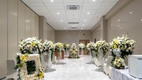 Selain itu tersedia juga layanan krematorium dengan mesin berteknologi terkini dan layanan pelarungan, kolumbarium indoor (AC) yang menyediakan lebih dari 2000 tempat penyimpanan abu, serta area parkir bertingkat yang luas.
