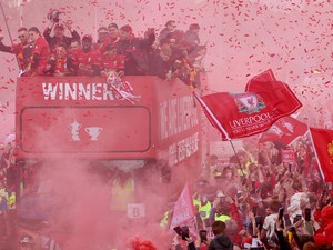 Liverpool Vs Man City dalam Adu Ramai Parade Juara