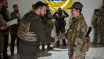 Momen Presiden Ukraina Melihat Dampak Kerusakan Perang di Kharkiv