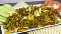 Nasi Goreng Legend merupakan gerai nasi goreng paling populer di Krukut, Jakarta Utara. Berbagai kreasi nasi goreng bisa ditemui di sini, salah satunya menu nasi goreng gila yang topping-nya melimpah. Untuk menunya ditawarkan dengan harga mulai dari Rp 25.000. Foto: Instagram @nasigoreng.legend