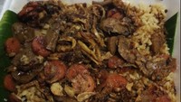 Nasi Gila Stress & Nasi Goreng NDut berlokasi di kawasan Gandaria Utara, Jakarta Selatan. Warung makan ini menawarkan menu nasi goreng gila yang sedap dengan topping tak pelit. Harganya Rp 25.000 - Rp 30.000 per porsinya. Foto: Google Review/Luthfi Naufal