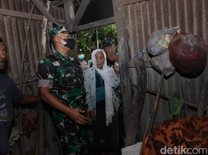 Kisah Nenek 81 Tahun Tinggal Sebatang Kara di Dapur Reyot