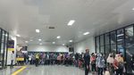 Padatnya Stasiun Manggarai di Jam Pulang Kerja Imbas Rute Baru KRL