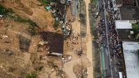 Melansir AFP, Senin, (30/5/2022), Menteri Pembangunan Daerah Daniel Ferreira pada konferensi pers di Recife, ibu kota negara bagian Pernambuco timur laut mengatakan sedikitnya 44 orang tewas, 56 orang hilang, dan 25 orang terluka. 