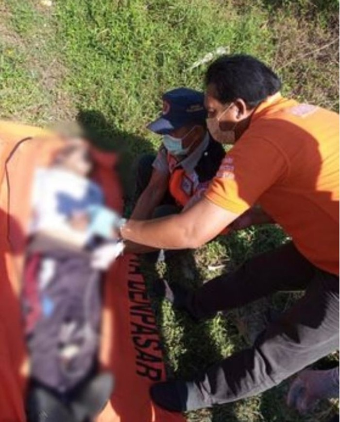 Penemuan mayat terjadi di Jalan Padang Galak, (Pantai Padang Galak), Kesiman Petilan, Denpasar Timur, Denpasar.