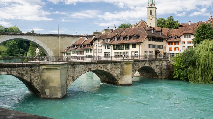 Perbedaan waktu Indonesia dan Swiss banyak dicari masyarakat Indonesia. Alasannya karena berkaitan dengan pencarian anak Ridwan Kamil yang hilang di Swiss.