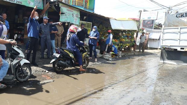 Petinggi fraksi Nasdem Makassar pantau Jalan Antang Raya Makassar.