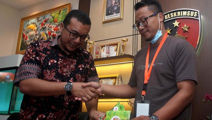 Polda Jabar Bongkar Pemalsu Hortikultura Polda Jabar berhasil mengungkap komplotan pemalsu merek benih hortikultura yang mengancam keberhasilan program ketahanan pangan nasional serta membuat kerugian hingga Rp 600 M.