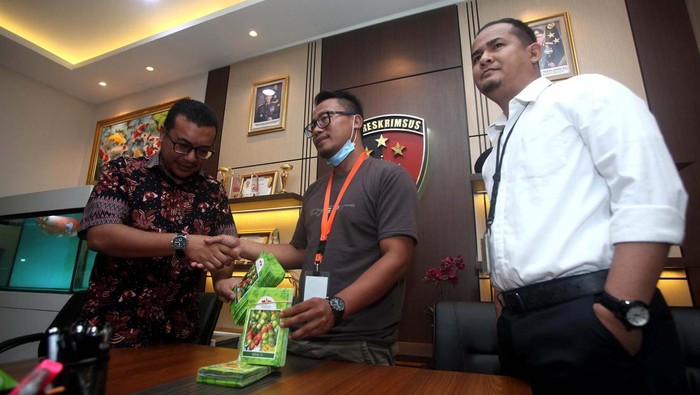 Polda Jabar Bongkar Pemalsu Hortikultura Polda Jabar berhasil mengungkap komplotan pemalsu merek benih hortikultura yang mengancam keberhasilan program ketahanan pangan nasional serta membuat kerugian hingga Rp 600 M.