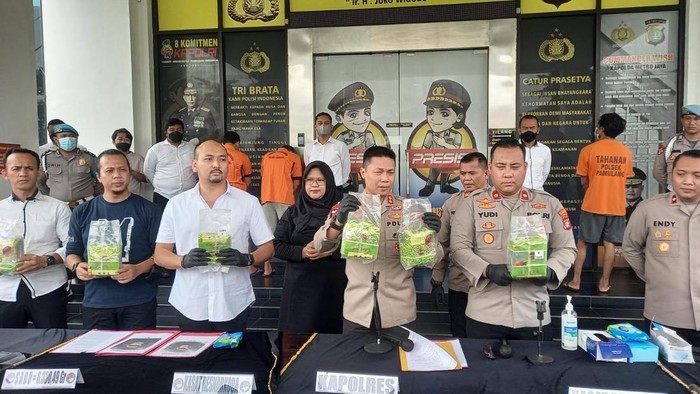 Polres Tangsel gagalkan peredaran 6,3 Kg sabu di Riau.