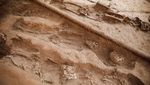 Potret Arkeolog Temukan Kuburan Kuno Pertama di Kota Lima