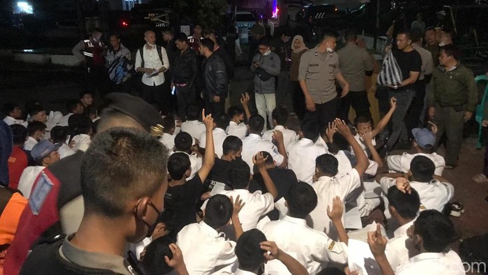 Puluhan pelajar di Sukabumi diamankan polisi karena diduga akan tawuran.