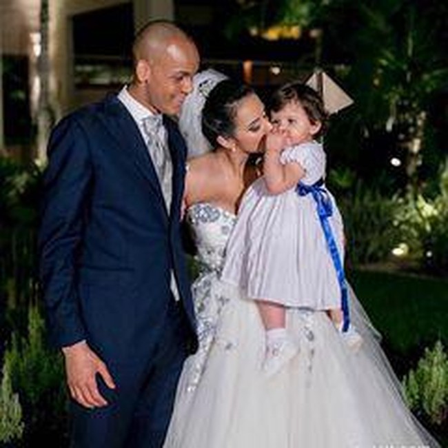 Rebecca pensiun dari dunia bola setelah suami yang seorang gelandang transfer dari AS Monaco ke Liverpool pada 2018 dengan nilai transfer senilai Rp 900 miliaran. Ketika itu, ia lebih memilih untuk mengikuti suaminya dan meninggalkan profesinya.Foto: Instagram @rebecatavares