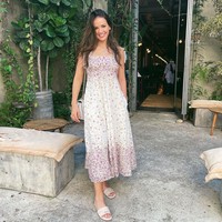 Kami adalah Liverpool, itu lebih berarti! Sampai jumpa musim selanjutnya keluarga merah. Terima kasih atas dukunganmu, tulisnya. Ada sesuatu yagn tidak bisa dibeli dengan minyak, tambah Rebecca.Foto: Instagram @rebecatavares