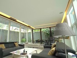 10 Potret Rumah Mewah Devi Demplon, Artis Viral yang Kena Denda Masker