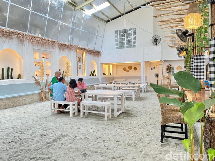 Sand & Salt: Kafe Nuansa Pantai Ini Punya Nasi Campur Bali Sedap