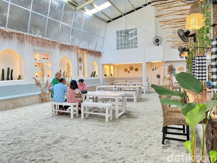 Sand & Salt: Kafe Nuansa Pantai Ini Punya Nasi Campur Bali Sedap Sand & Salt: Kafe Nuansa Pantai Ini Punya Nasi Campur Bali Sedap