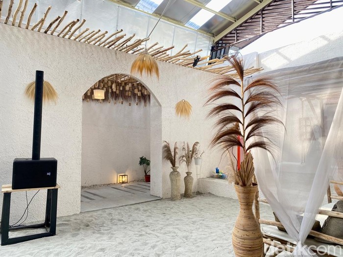 Sand & Salt: Kafe Nuansa Pantai Ini Punya Nasi Campur Bali Sedap Sand & Salt: Kafe Nuansa Pantai Ini Punya Nasi Campur Bali Sedap