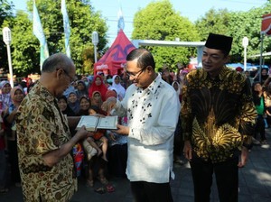 100 Tahun Eka Tjipta Widjaja: Peduli Melalui Wakaf dan Bazar