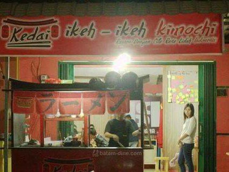 10 Spanduk Kocak Tempat Makan ala Jepang yang Bikin Ngakak