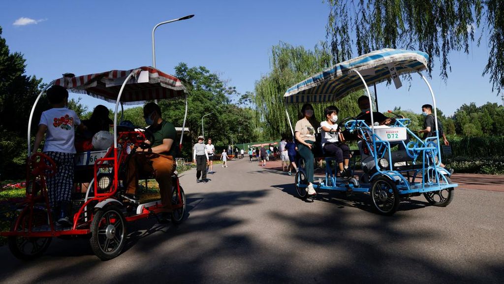 Taman Bermain di Beijing Mulai Menggeliat Usai Pelonggaran Covid-19