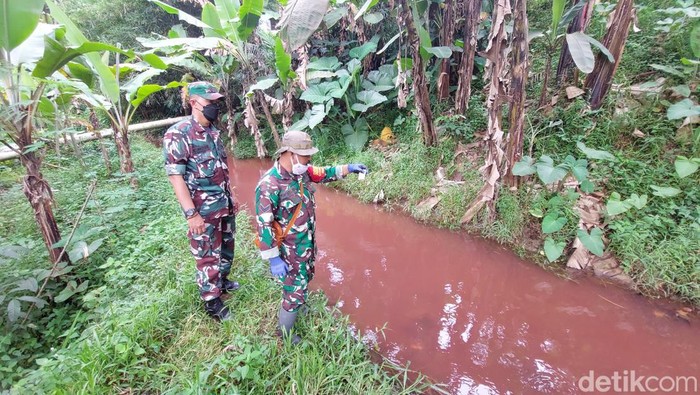 Sungai Bandung Barat Warna Merah Darah