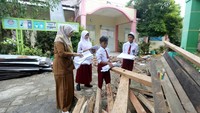 Angin kencang dengan kekuatan antara 40-55 knot atau 70-100 kilometer per jam yang terjadi pada 29 Mei 2022 itu mengakibatkan puluhan rumah warga, bangunan sekolah dan sarana publik di kota Banda Aceh dan Kabupaten Aceh Besar mengalami kerusakan berat.