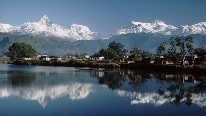 View dari Machapuchare dan Himalaya dari Damside, Pokhara, Nepal