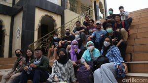 Mengunjungi Masjid & Makam Dai Sejuta Umat di Kebayoran
