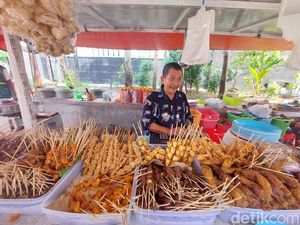 Laris Manis! Warung Cak Mis Tawarkan Sate Krisdayanti hingga Kulit Landak