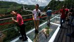 Vietnam Punya Jembatan Kaca Terpanjang di Dunia, Berani Tidak?