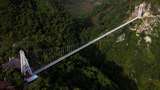 Jembatan Kaca Terpanjang Sejagat Cetak Rekor Dunia