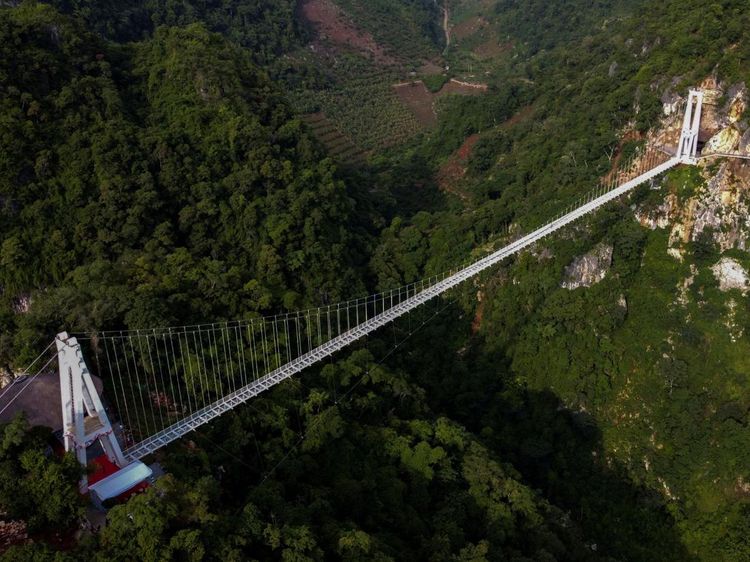 Vietnam Punya Jembatan Kaca Terpanjang di Dunia, Berani Tidak?